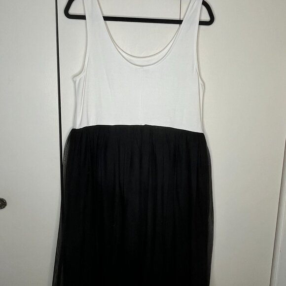Forever 21 Black and White Tulle Dress - Size 1X - Picture 2 of 3
